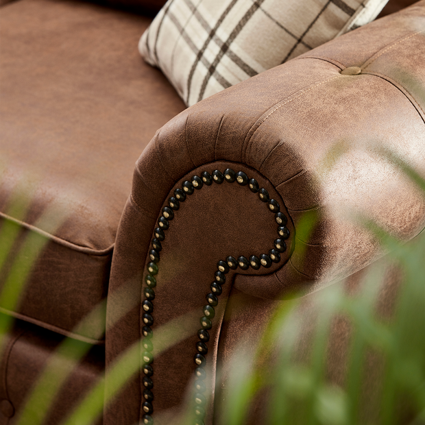 Lifestyle Oakland Tan Leather Close Up 2
