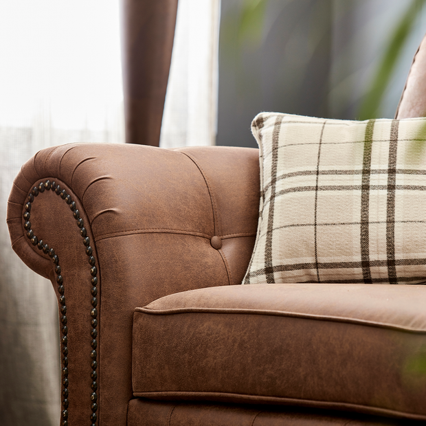 Lifestyle Oakland Tan Leather Close Up 3